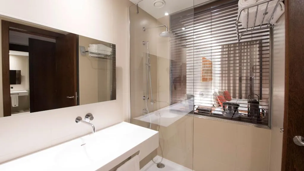 JUNIOR SUITE STANDARD Room, Carris Porto Ribeira, Porto