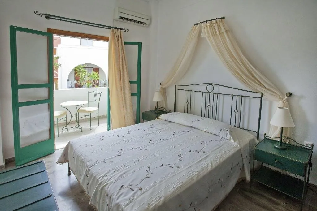 Room, Ifestia, Santorini