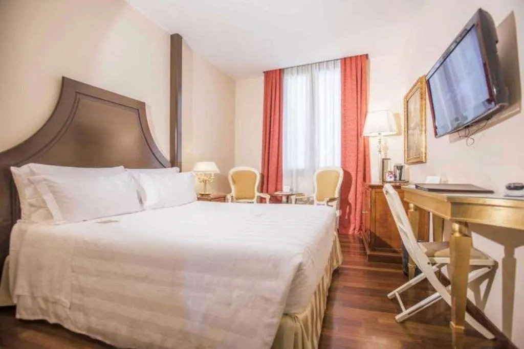 Room, Golden Tower Hotel & Spa, Florence