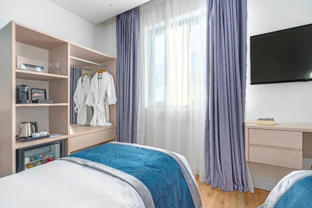 FAMILY ROOM STANDARD Room, Glyfada Riviera Hotel, Athens