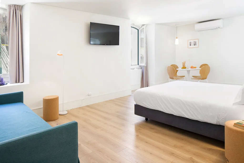 STUDIO DELUXE Room, Lisbon Serviced Apartments - Ascensor da Bica, Lisbon