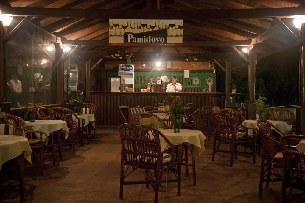 Bar, Varshava, Varna