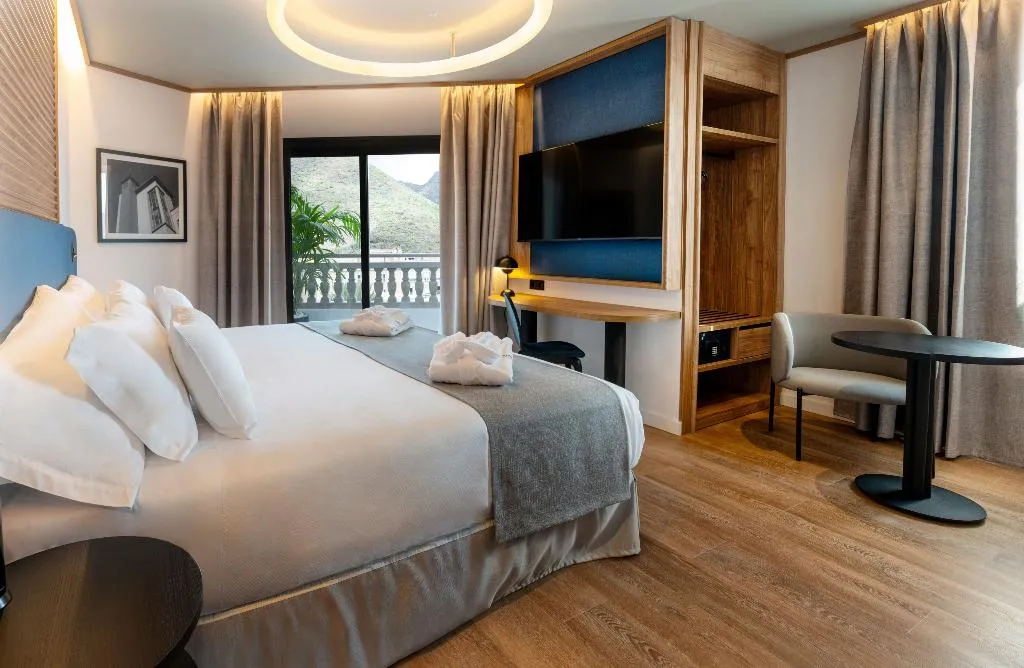 Double or Twin SUPERIOR WITH BALCONY Room, Barceló Santa Cruz Contemporáneo, Tenerife