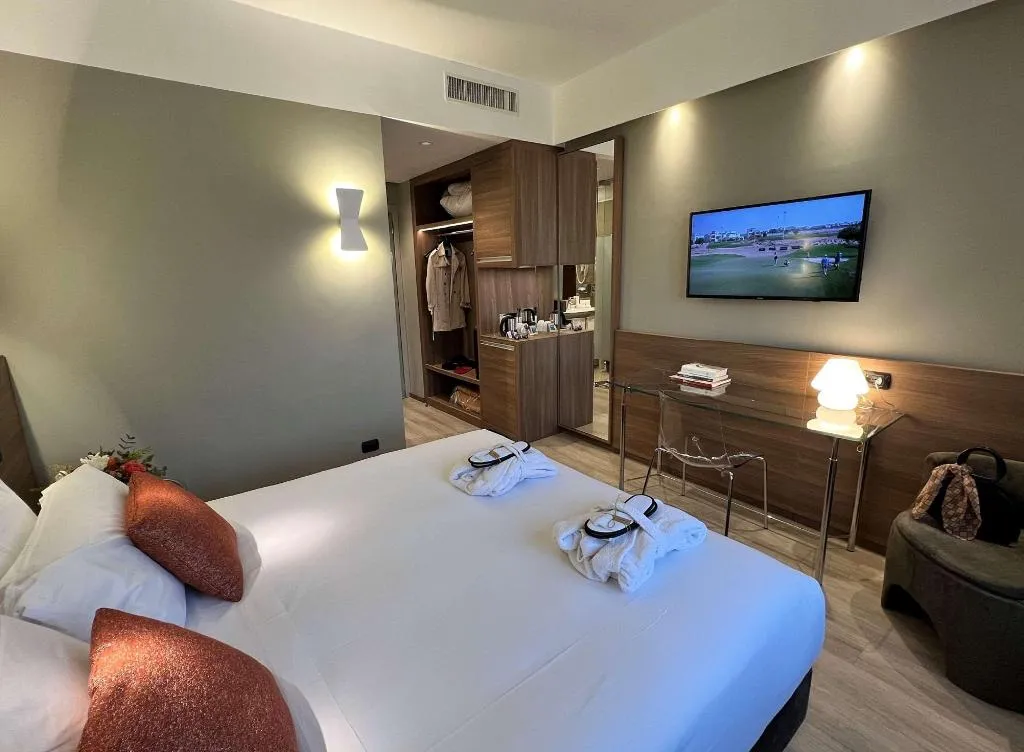 DOUBLE QUEEN SIZE BED Room, Best Western Hotel City, Milan