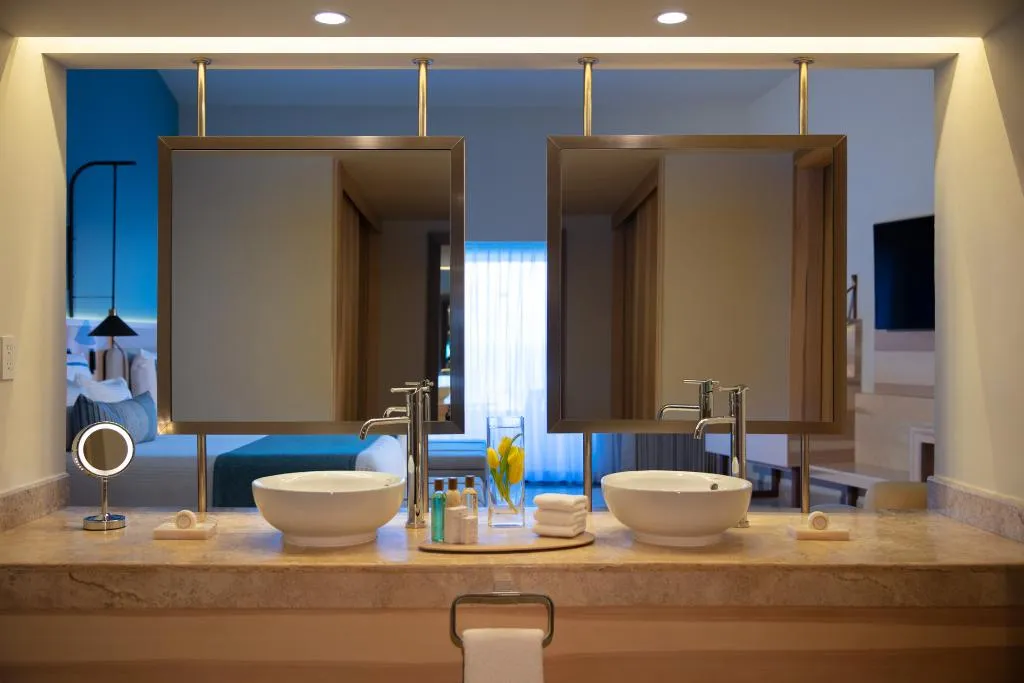 SUITE LUXURY OCEAN VIEW Room, Dreams Aventuras Riviera Maya All Inclusive, Cancun Area