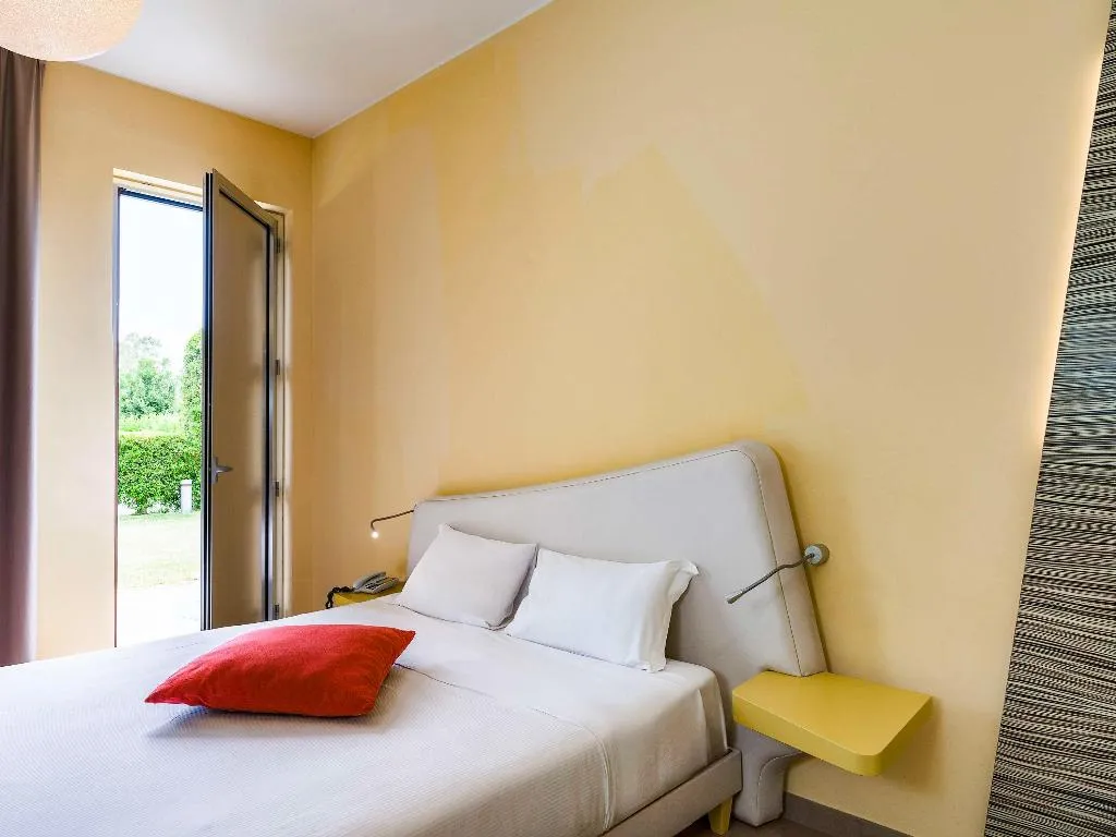 DOUBLE CLASSIC MOUNTAIN VIEW Room, Ibis Styles Catania Acireale, Catania