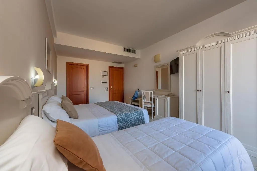 TRIPLE CLASSIC Room, Helios Hotel, Palermo