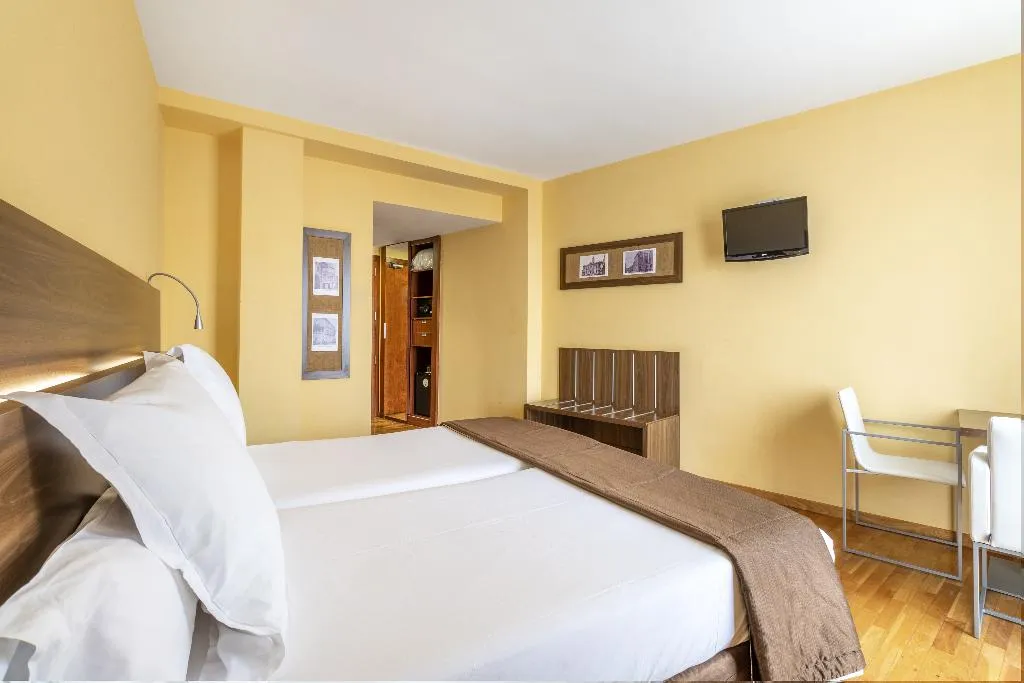 TWIN TWO BEDS Room, Exe Doña Carlota, Madrid