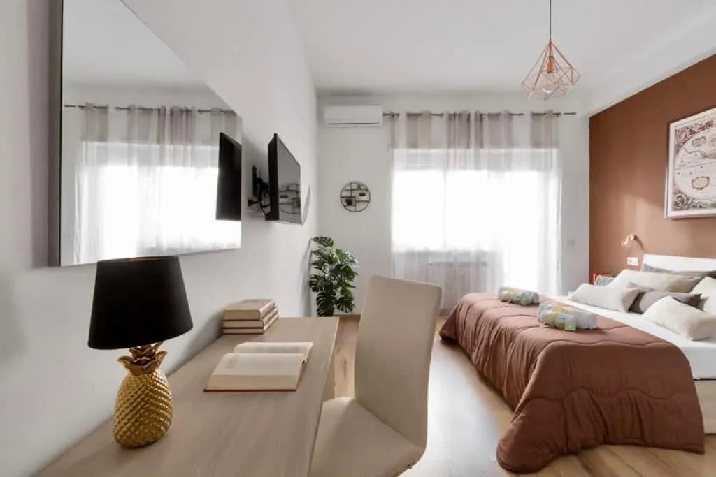 Room, Homs Sweet Home, Rome