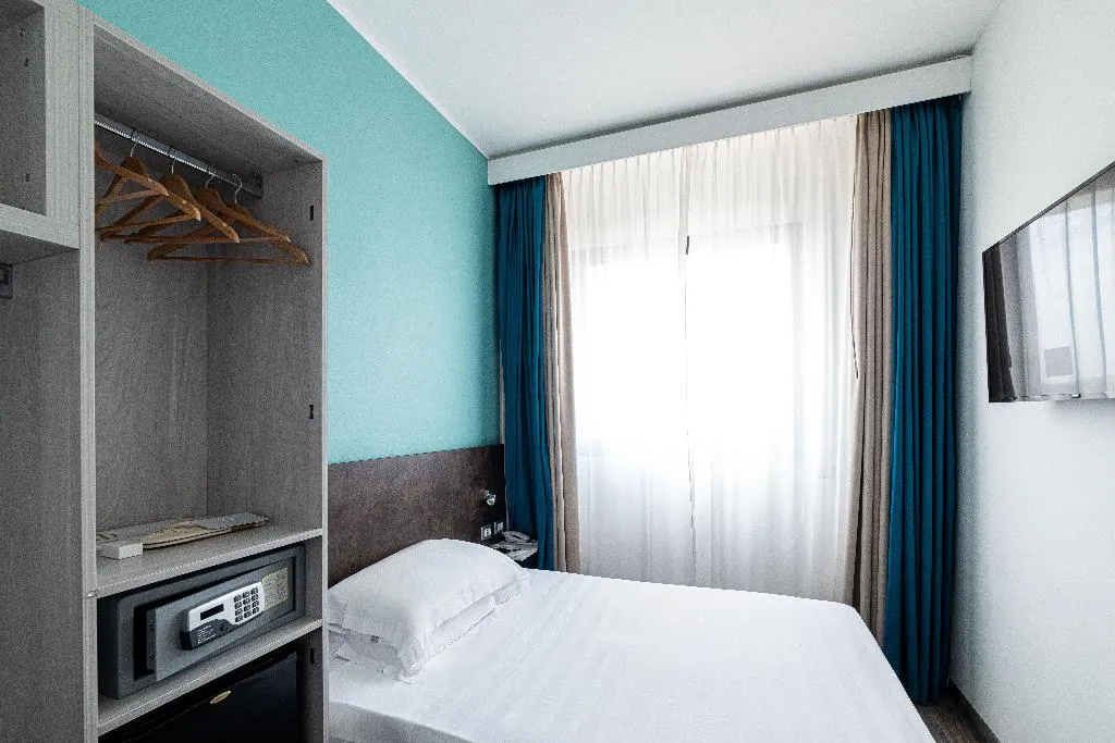 DOUBLE BUSINESS Room, Phi Hotel Milano, Milan