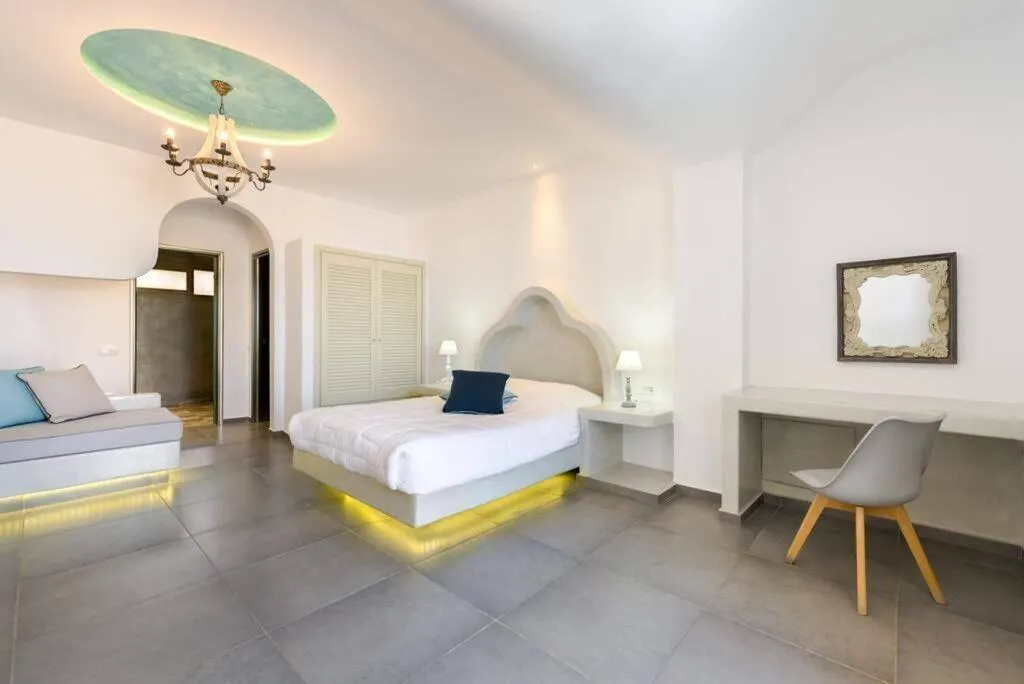 Room, Suites Blue Hotel and Spa, Santorini