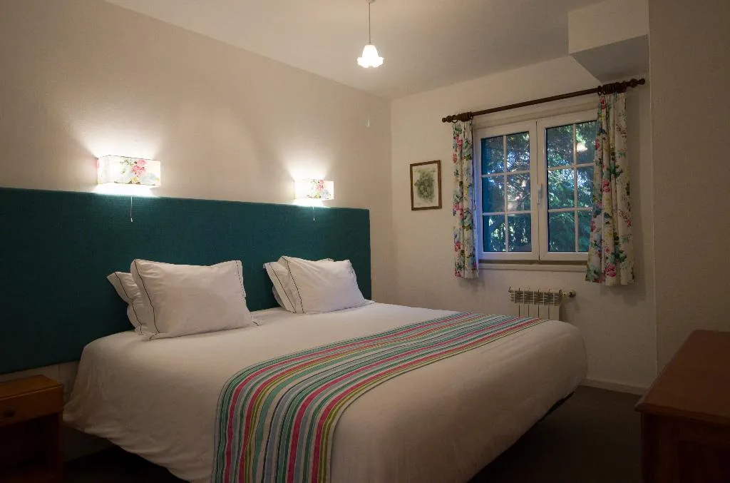 CHALET CAPACITY 4 TWO BEDROOMS Room, Quinta Santo Antonio Da Serra, Madeira