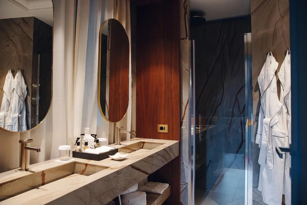 SUITE ONE BED Room, Eight Hotel Portofino, Cagliari