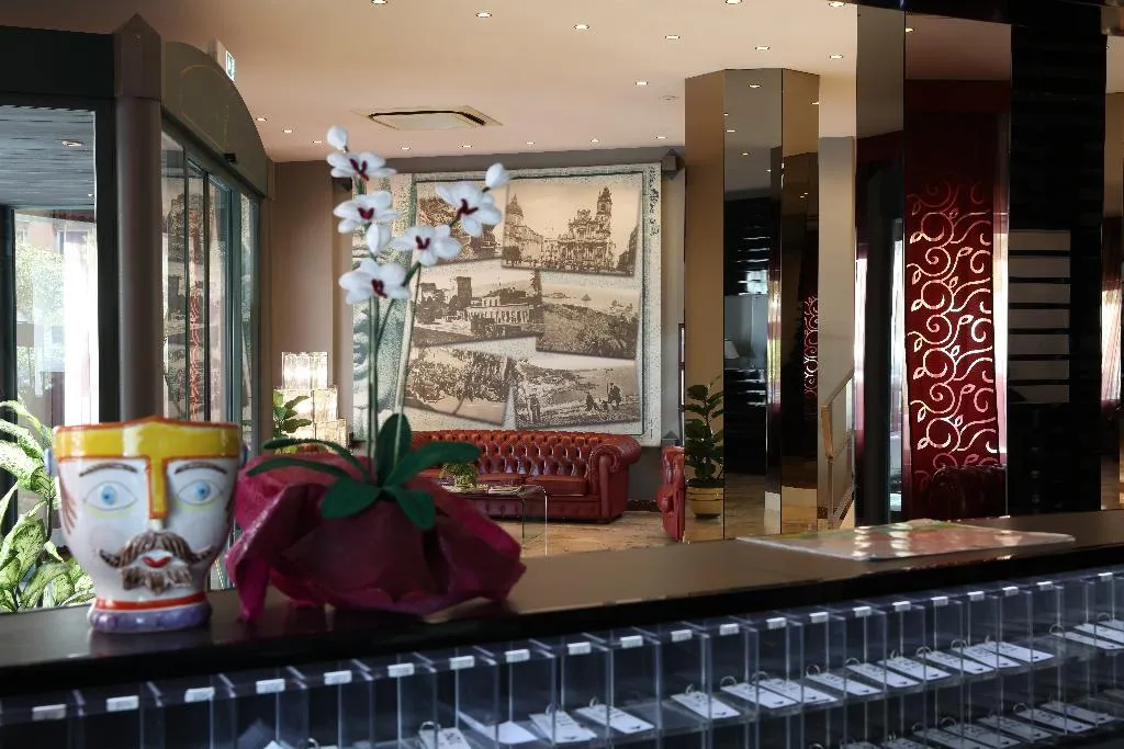 Lobby, Grande Albergo Maugeri, Catania