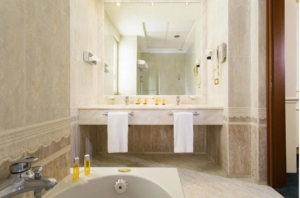 JUNIOR SUITE STANDARD Room, Grand Hotel Vanvitelli, Naples