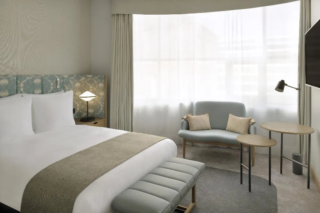 DOUBLE CLASSIC KING BED Room, Movenpick Hotel The Hague, Amsterdam