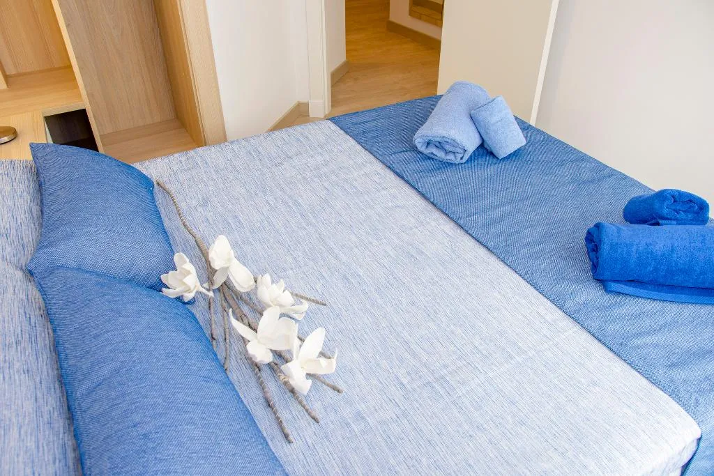 Room, Maribel, Menorca