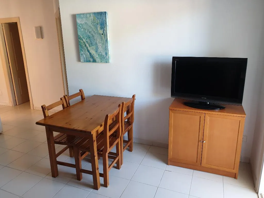 Room, Piscis, Menorca