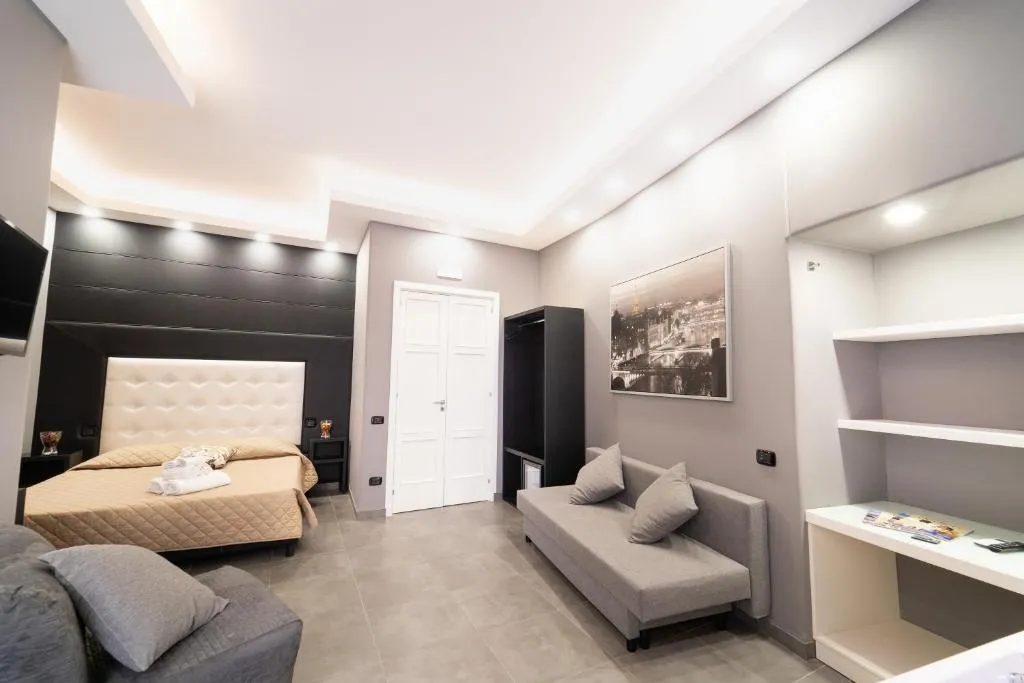 SUITE STANDARD Room, Royal Art House H Duomo (Albergo diffuso), Naples