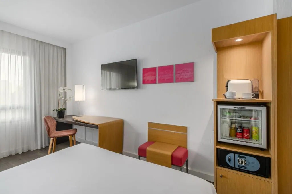 DOUBLE CONNECTING ROOM Room, Exe Madrid Norte, Madrid