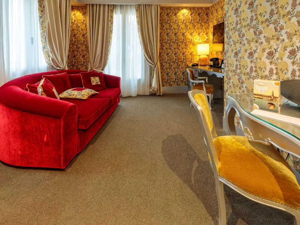 SUITE DELUXE CANAL VIEW Room, Papadopoli Hotel Venezia - MGallery Collection, Venice