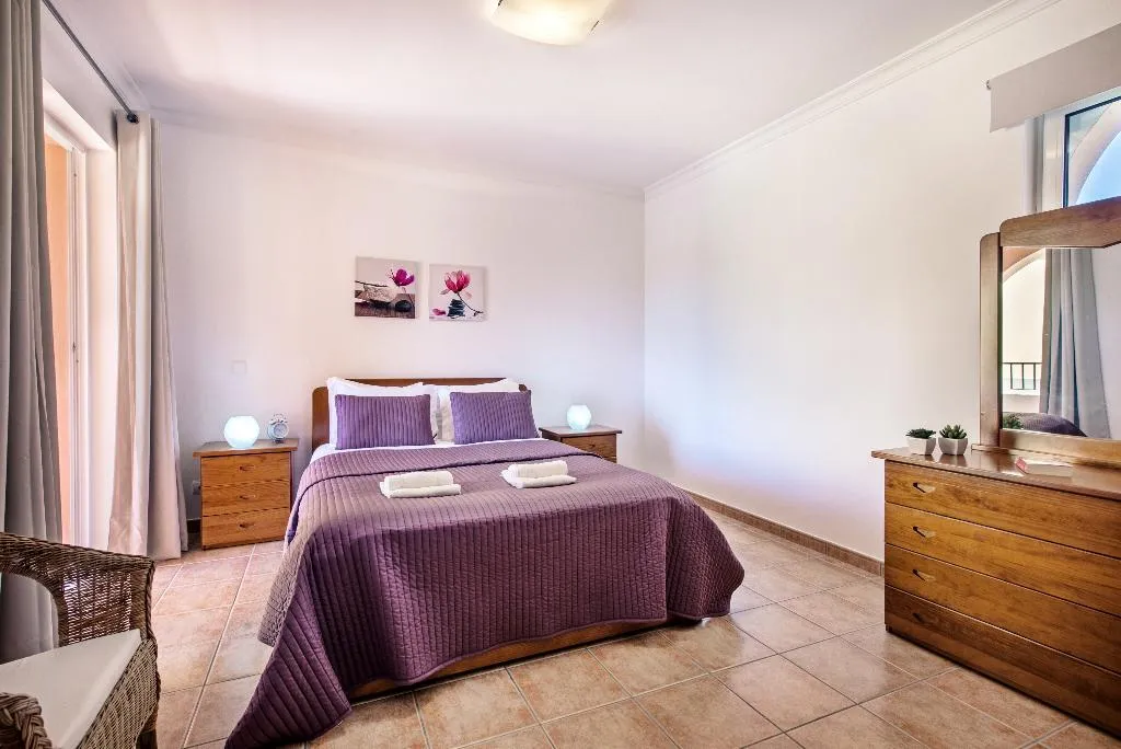 VILLA THREE BEDROOMS Room, Jardim da Meia Praia, Algarve