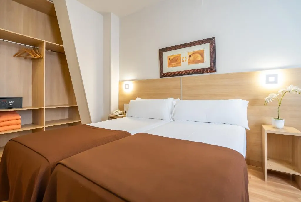 TRIPLE CAPACITY 4 Room, Glories, Barcelona