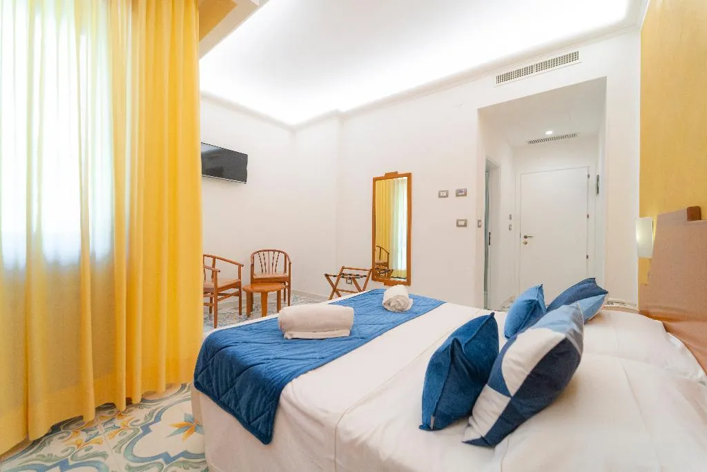 Double or Twin SUPERIOR Room, Hotel San Pietro, Naples
