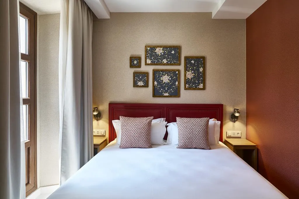 JUNIOR SUITE STANDARD Room, Vincci Molviedro Suites Apartments, Seville