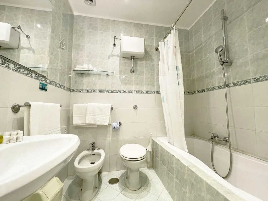 TRIPLE STANDARD Room, Hotel Central, Naples