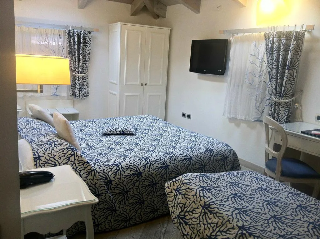 TRIPLE STANDARD Room, La Ciliegina Lifestyle, Naples