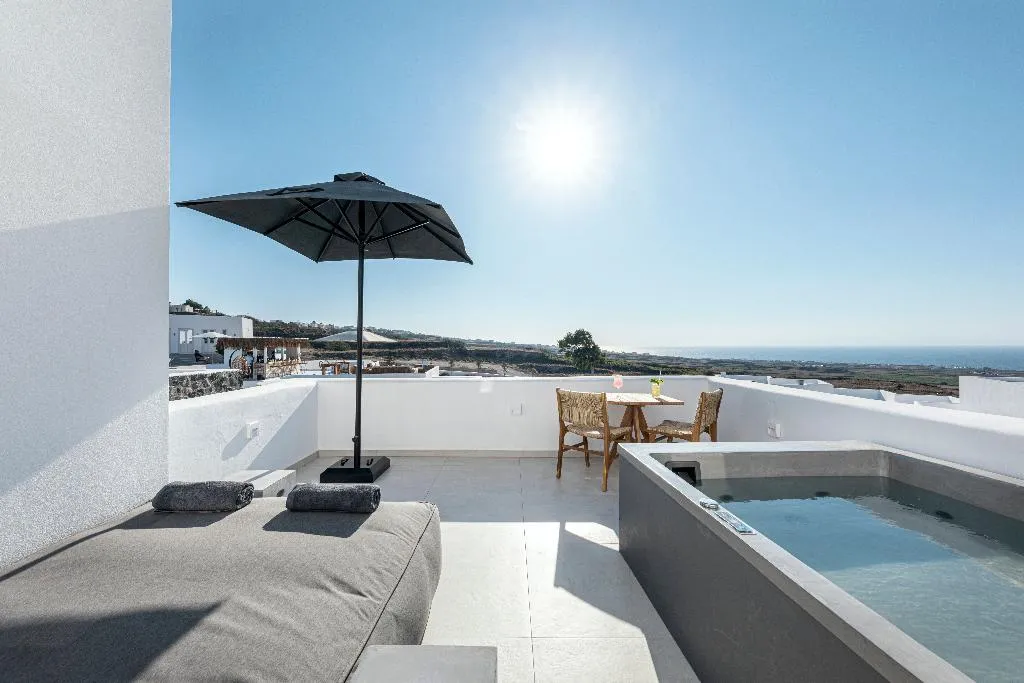SUITE WITH JACUZZI Room, Secret View Hotel, Santorini