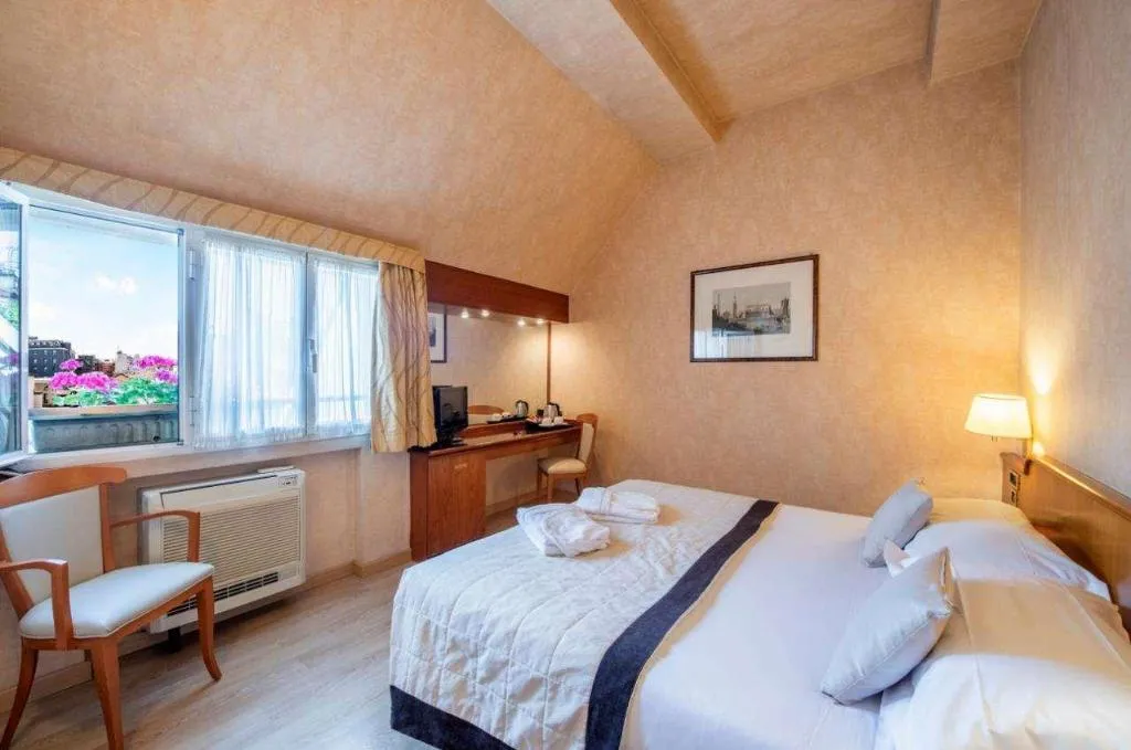 Room, Max Brown Missori part of Sircle Collection, Milan