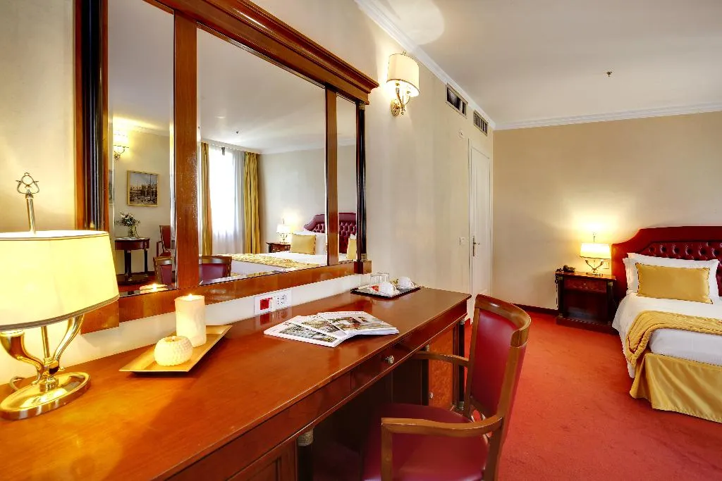 SUITE CLASSIC Room, Dona Palace, Venice