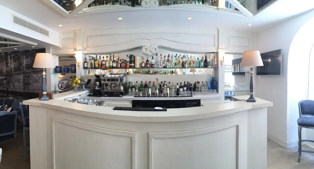 Bar, Osborne Hotel, Malta