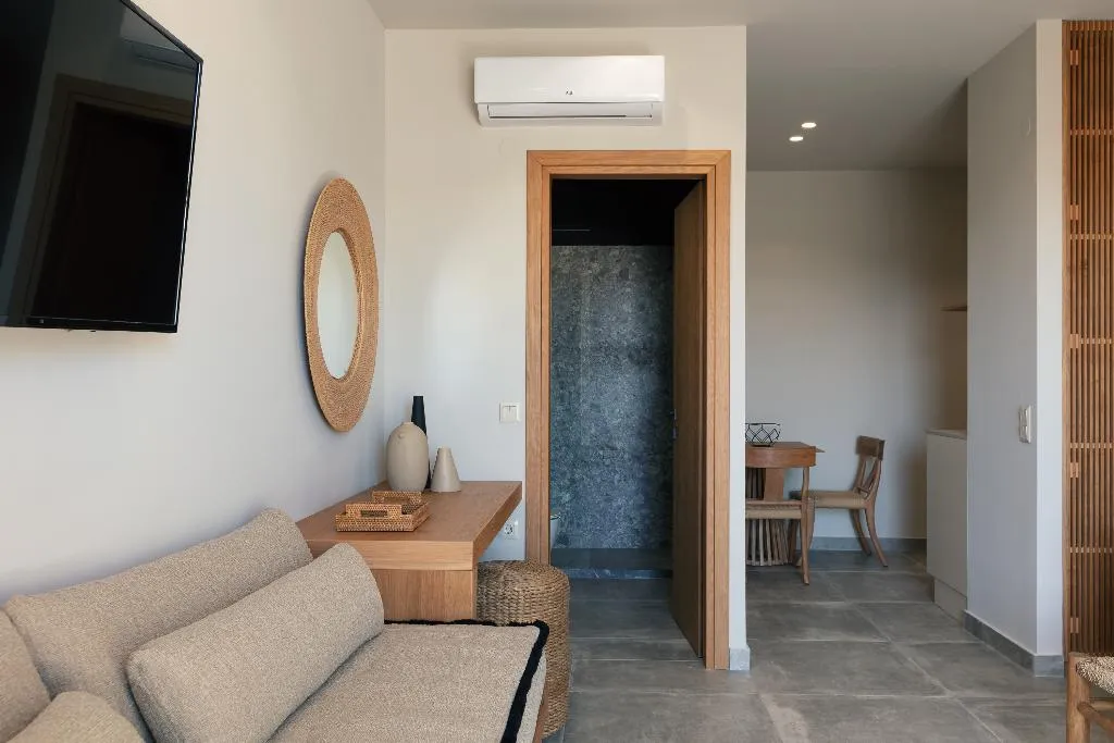 JUNIOR SUITE WITH BALCONY Room, Chapter 02 Gallery Suites, Crete
