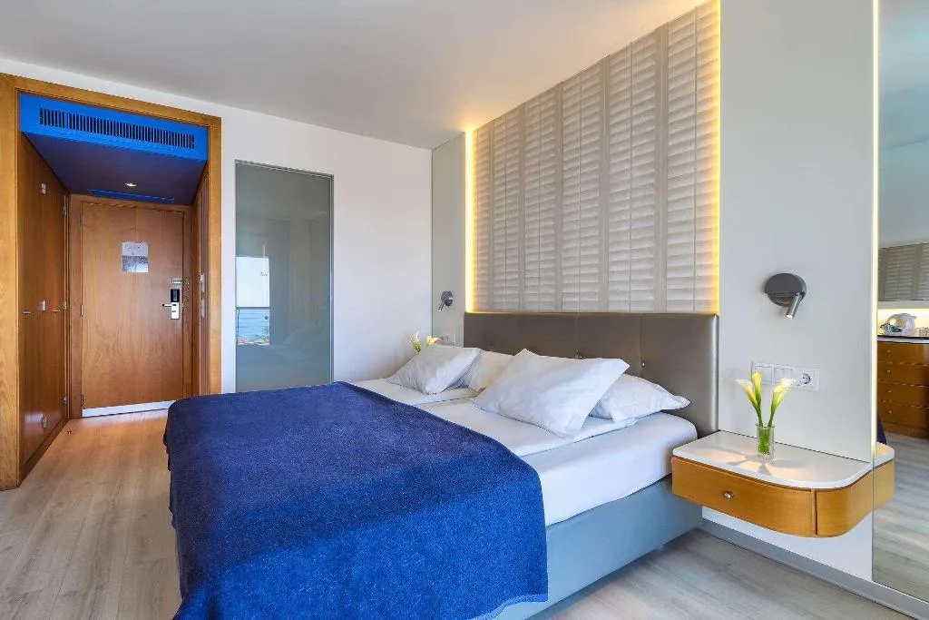 Room, The Views Monumental, Madeira