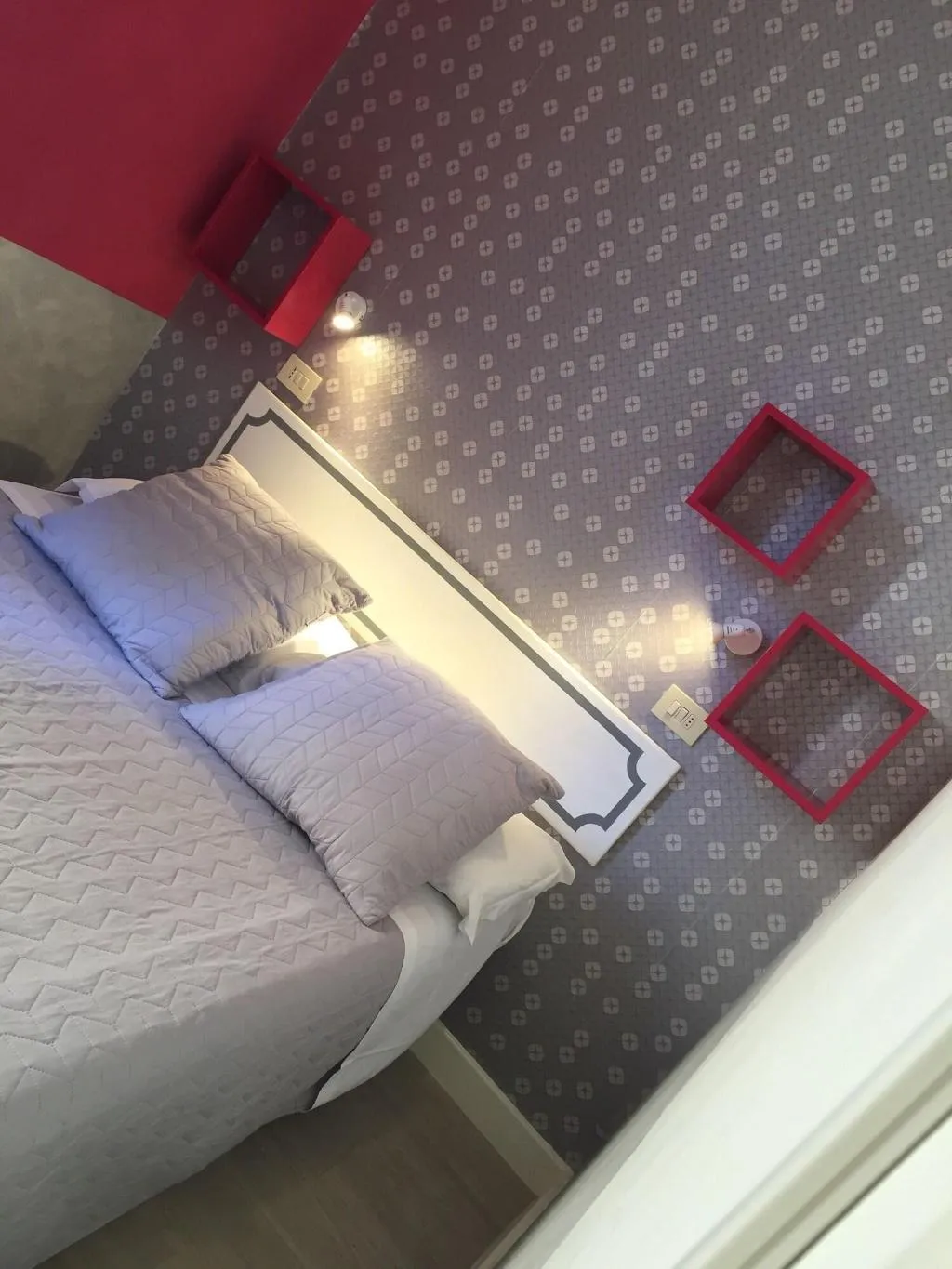 Room, Nella, Florence