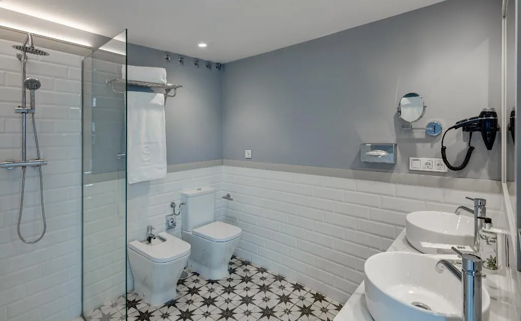 STUDIO CAPACITY 3 Room, Sercotel Granada Suites, Andalucia