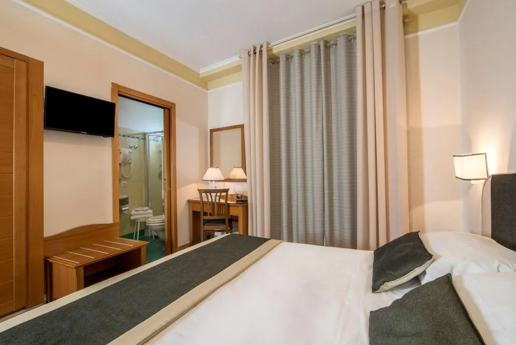Room, Tourist, Naples