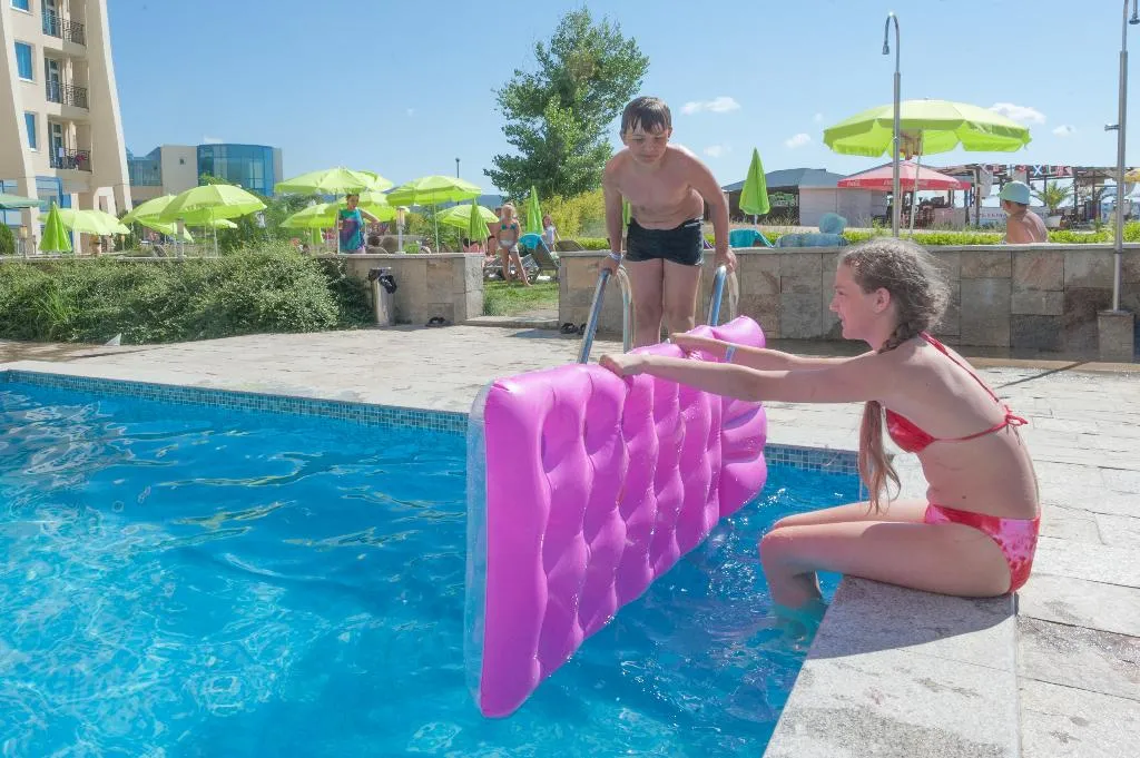 Pool, Viand, Bourgas
