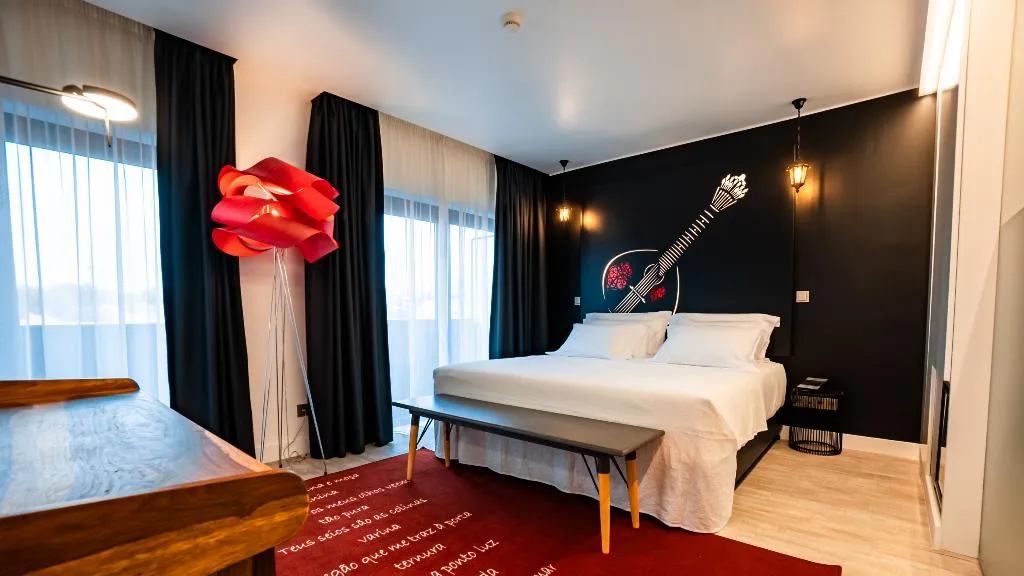 Double or Twin SUPERIOR WITH BALCONY Room, Hills Hotel Lisboa, Lisbon