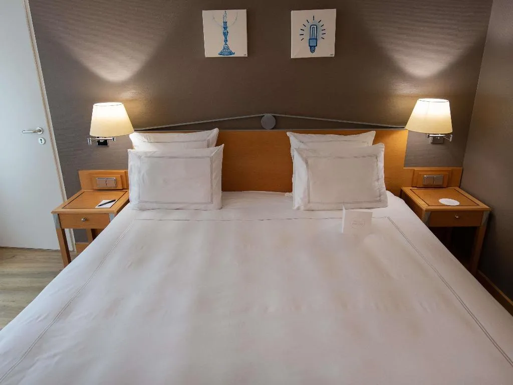 DOUBLE CLASSIC KING BED Room, Swissotel Amsterdam, Amsterdam