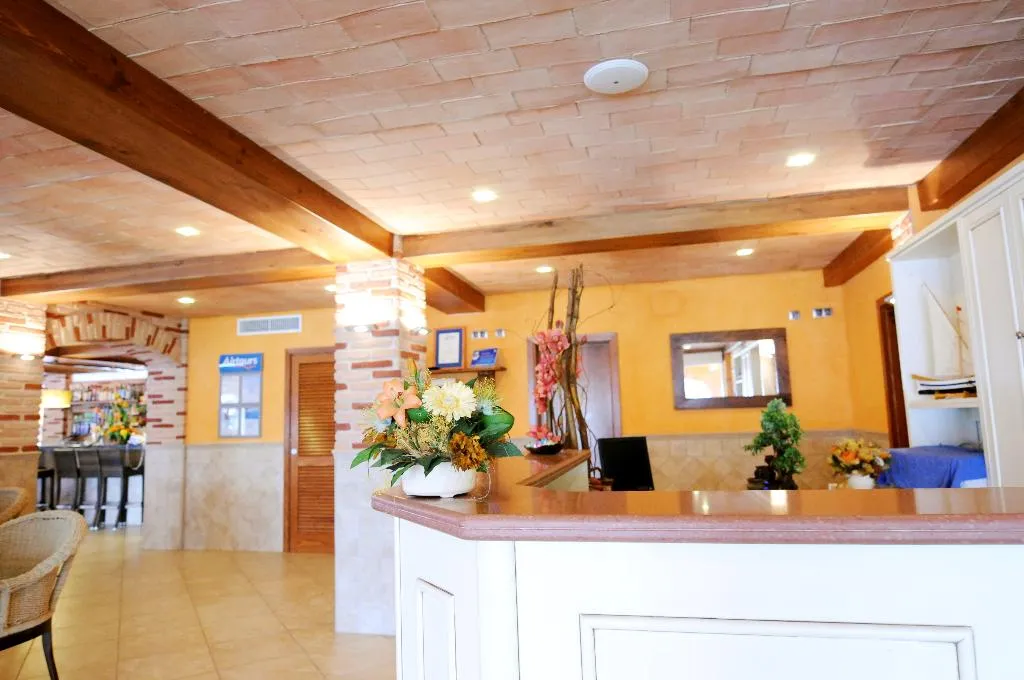 Lobby, Maribel, Menorca