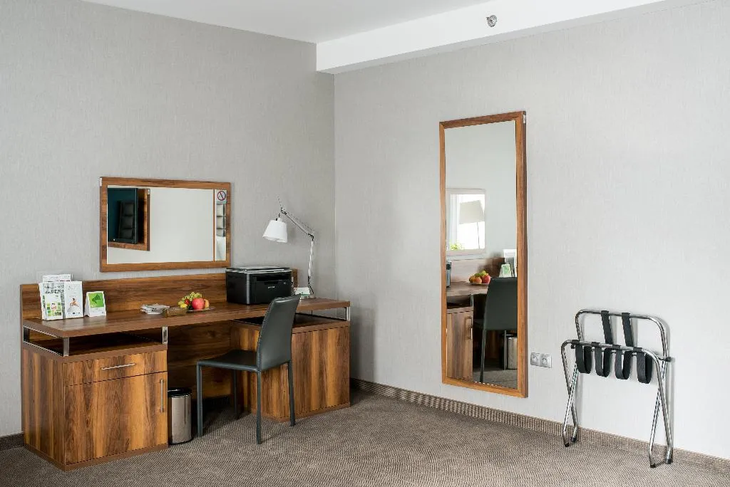 SUITE KING SIZE BED Room, Holiday Inn Krakow City Centre, Krakow