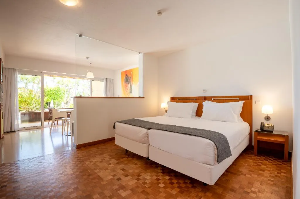 STUDIO POOL VIEW Room, Vila Luz, Algarve