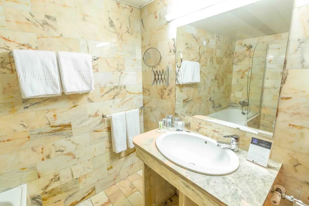 TWIN CAPACITY 3 Room, Eurosol Seia-Camelo, Porto