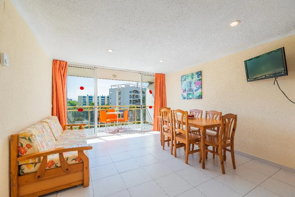 APARTMENT CAPACITY 8 THREE BEDROOMS Room, Los Peces, Costa Dorada