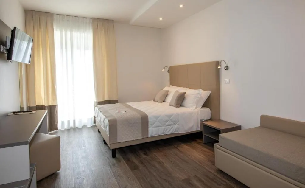 Room, Mayer, Venice