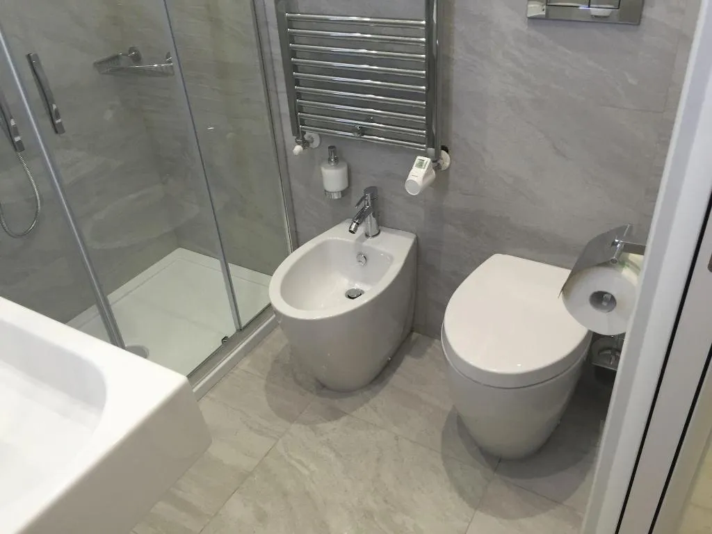 Room, Picaflor, Milan